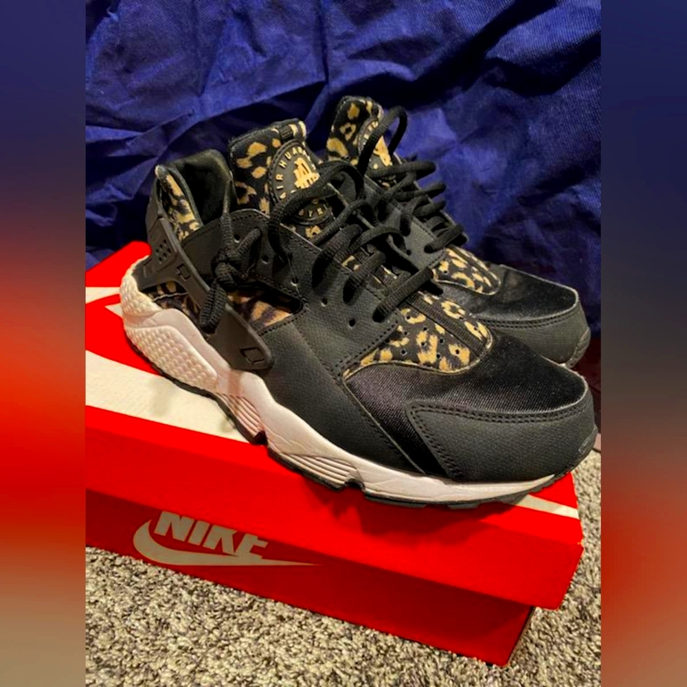 Womans Nike Huaraches